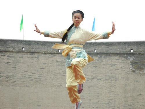 黄圣依爱上打太极 《广府太极传奇》央一首播