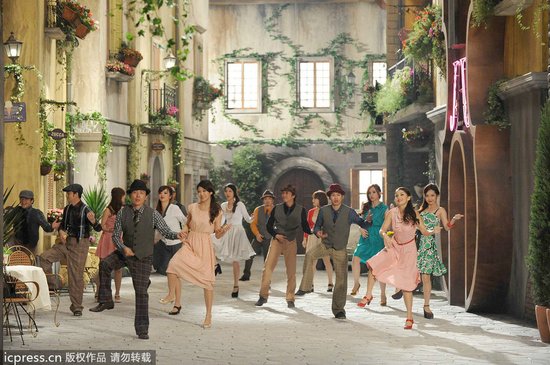 周杰伦《比较大的大提琴》MV首播 变身街头艺