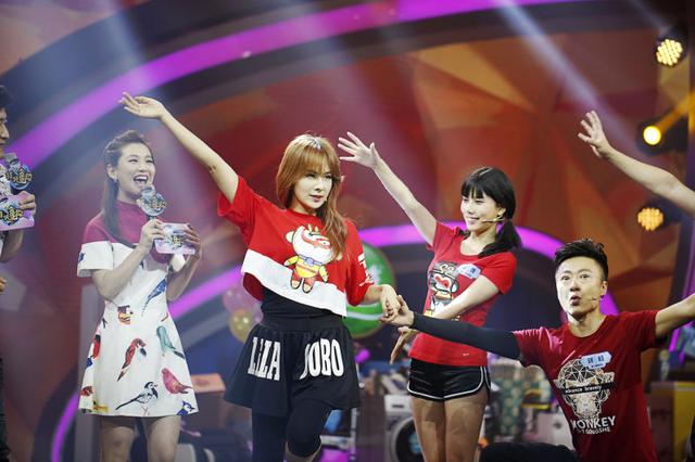 蔡妍现身中国 《拜托拿稳》展女神风采