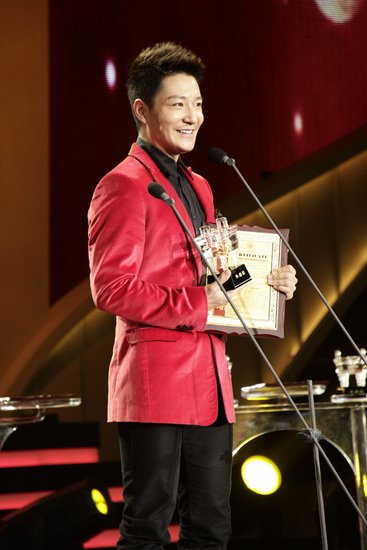 李宗翰亮相华鼎颁奖礼获最受百姓喜爱电视演员