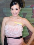 鐘麗緹穿小抹胸秀美背