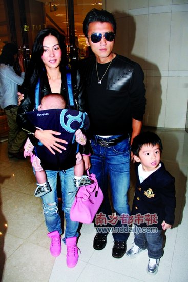 谢霆锋张柏芝复合有迹象 一家四口过大年