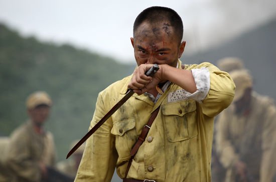 牛北壬《打狗棍》露血性 东归英雄显神威