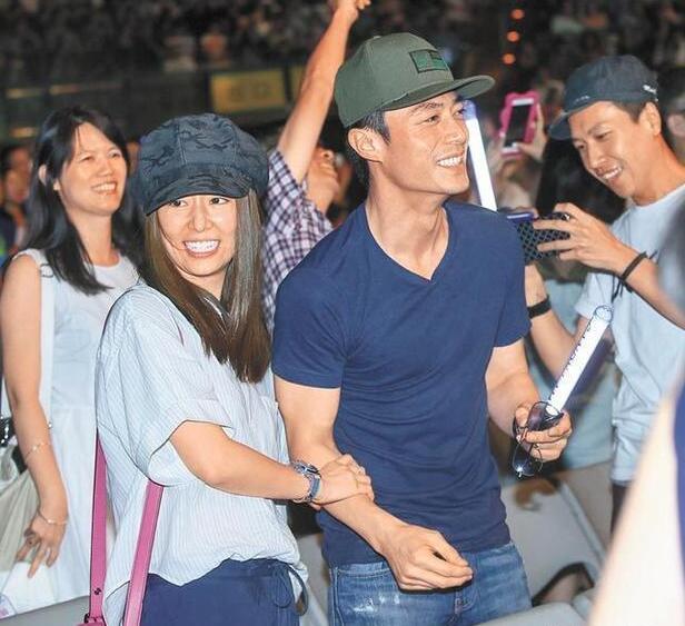 林心如回台合体霍建华 与霍家人一同吃家宴