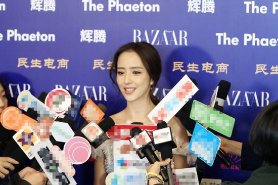 佟丽娅助阵芭莎明星慈善夜 感言让时间了解爱