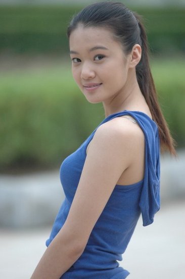 杨紫茳转变戏路 《山里山外》演绎最帅农民工