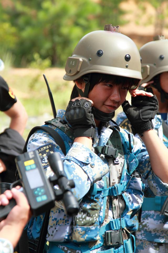 《超级女兵》孤岛危机 揭秘特种兵野外生存技