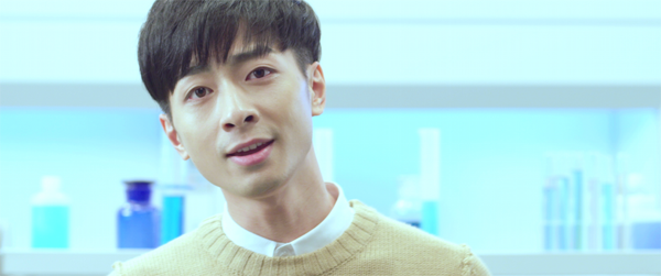 左立《做自己的榜样》MV 开创正能量城市民谣