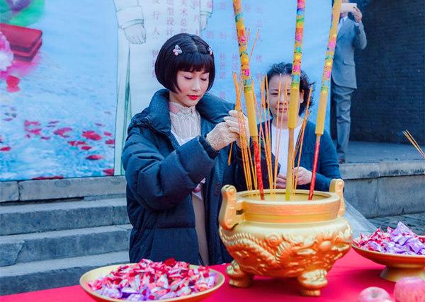 《海棠经雨胭脂透》开拍 张雅卓民国首秀为爱受虐