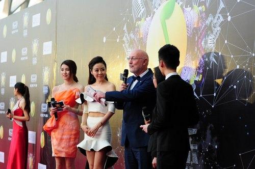 安又琪登QQ音乐年度盛典 音乐之路再创辉煌