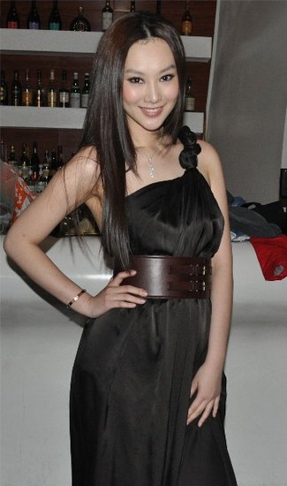 《落跑甜心》深圳热拍 李昕岳加盟再扮恶女