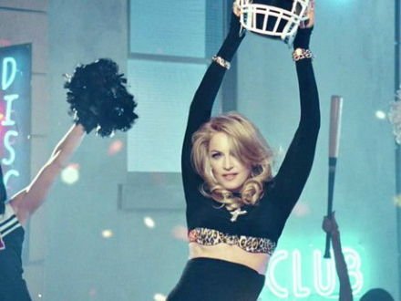 麦当娜MV啦啦队造型遭曝光 遭网民嫌弃太老(