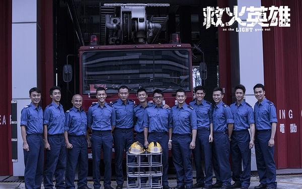 贺岁档“冻人” 冯小刚成龙不给力黑马被困