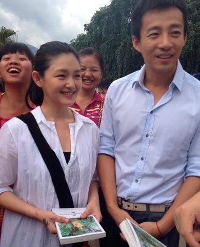 大s汪小菲与众员工合影 毫不避讳羡煞旁人