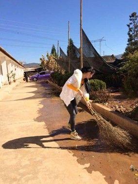 “亚洲最美瑜伽女神”母其弥雅拜年献爱心