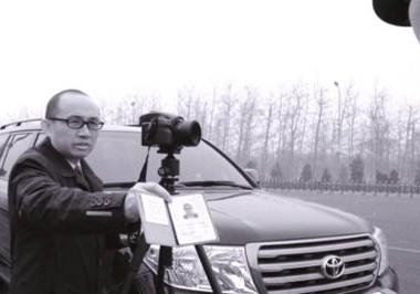 潘石屹高速路拍照被阻 亮人大证自救