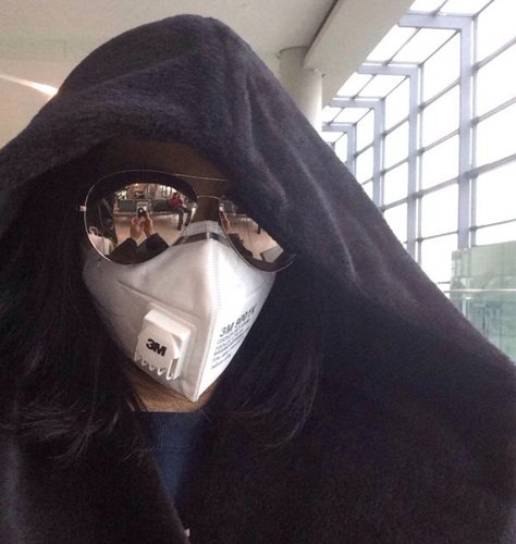 刘嘉玲戴口罩疑似抱怨雾霾:出来混 迟早要还的