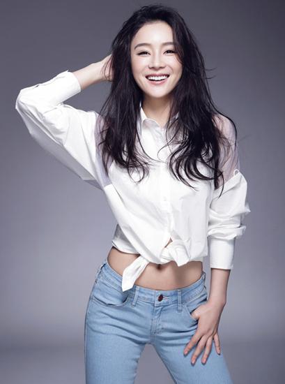 袁姗姗拍新电影黑白颠倒 自我调侃称“减肥”