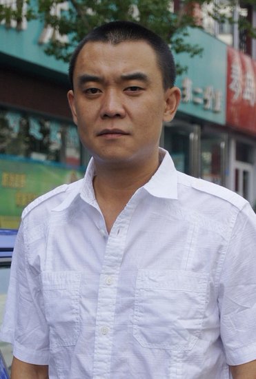 《瞧这两家子》二轮开播 崔嵩被喻专业和稀泥