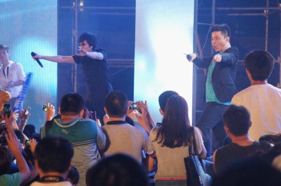 水木年华“一语成谶” 现场断电重温校园夜生活