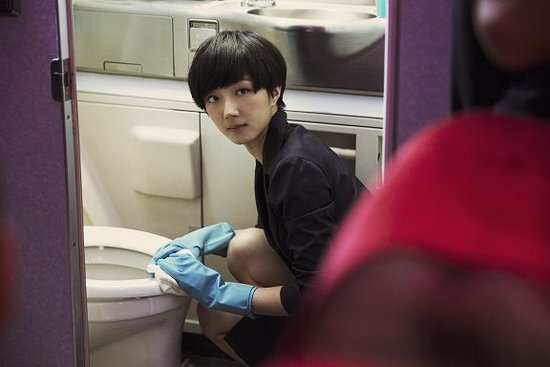 你微笑世界也跟着微笑 桂纶镁新片神秘上映