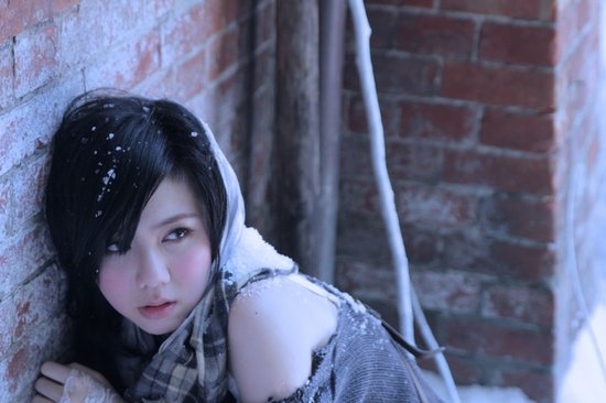 G.E.M.邓紫棋首当MV编剧 酷暑拍雪景热熔自己