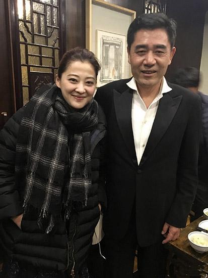 梅婷飞天奖庆功宴照曝光 素颜出镜众星聚簇拥