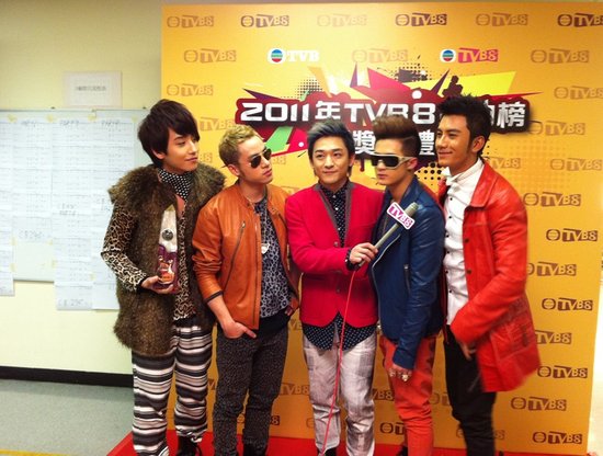 MIC男团进军香港乐坛 获TVB8金曲榜最佳组合