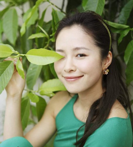 《假装情侣》剧组遇酷暑 江一燕心细送茉莉茶