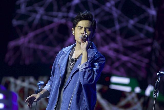 《新歌声》国庆演唱会开启 那英经历失戎惊魂