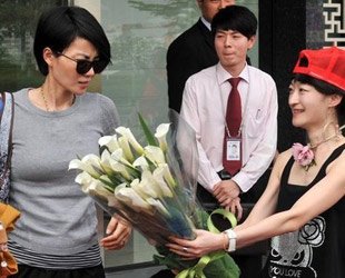 Faye Wong erschien Xiamen gewann die Lüfter deutlich Blumen überrascht