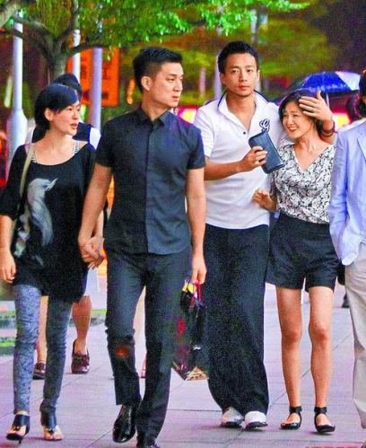 大s汪小菲与众员工合影 毫不避讳羡煞旁人