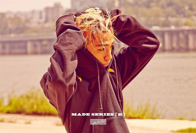 BIGBANG太阳:他给粉丝发零食 他为女友绑鞋带