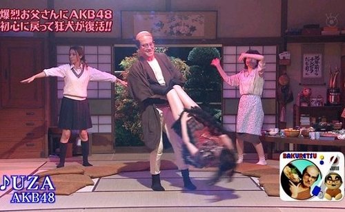 日本综艺节目尺度大 男星与三女星"肉搏"致