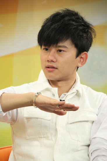张杰:对.觉得他们说的是假的. 主持人宥鸣:那个时候状态很可怕.