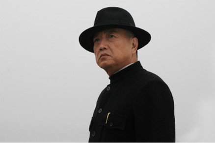 《热血码头》热拍 秦焰造型绅士拥豪车座驾
