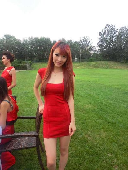 X-Queen凰后组合变身美妆达人 Mac尧尧尽展清新