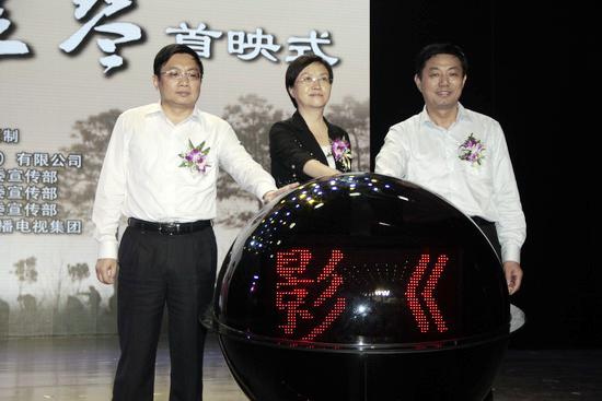 主旋律片《张雅琴》江苏首映 村民感动落泪