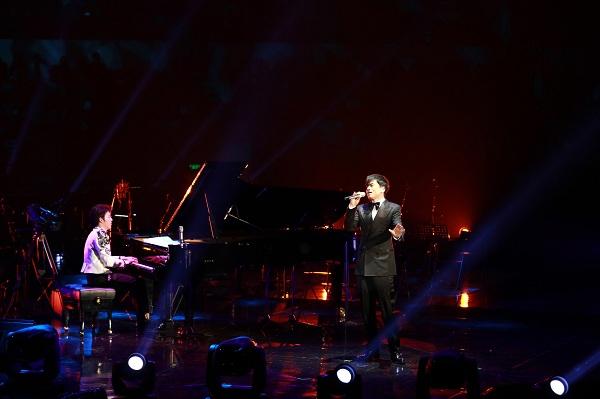 李云迪圣诞交响音乐会完美落幕 张杰惊喜献唱