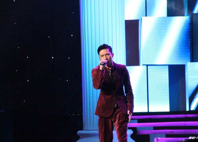 陈楚生获最佳原创歌手 献唱新旧经典歌曲串烧