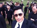 《扎职》讲述香港十年变迁 谭耀文西装黑超上阵