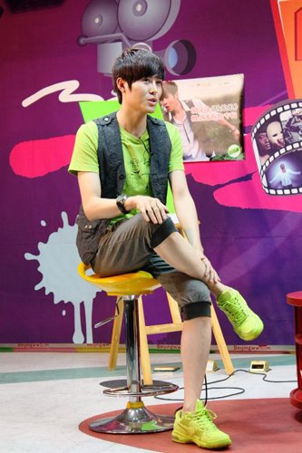 胡涂涂反串访魏晨 现场聊音乐秀演技(图)