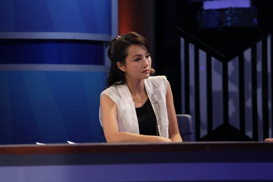 《甲方乙方》首播引热议 曹颖感性风格获好评