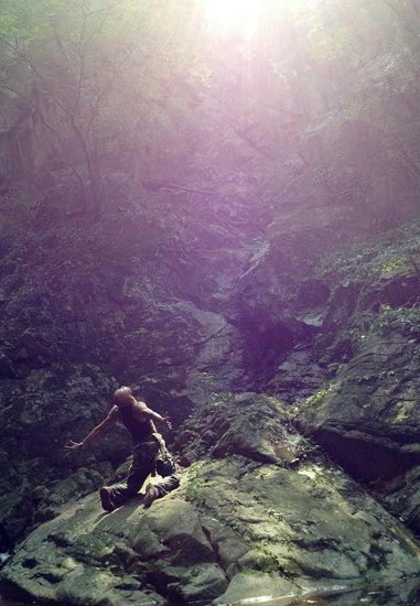 郎朗弹新曲送中秋祝福 励志导师乐嘉传递正能