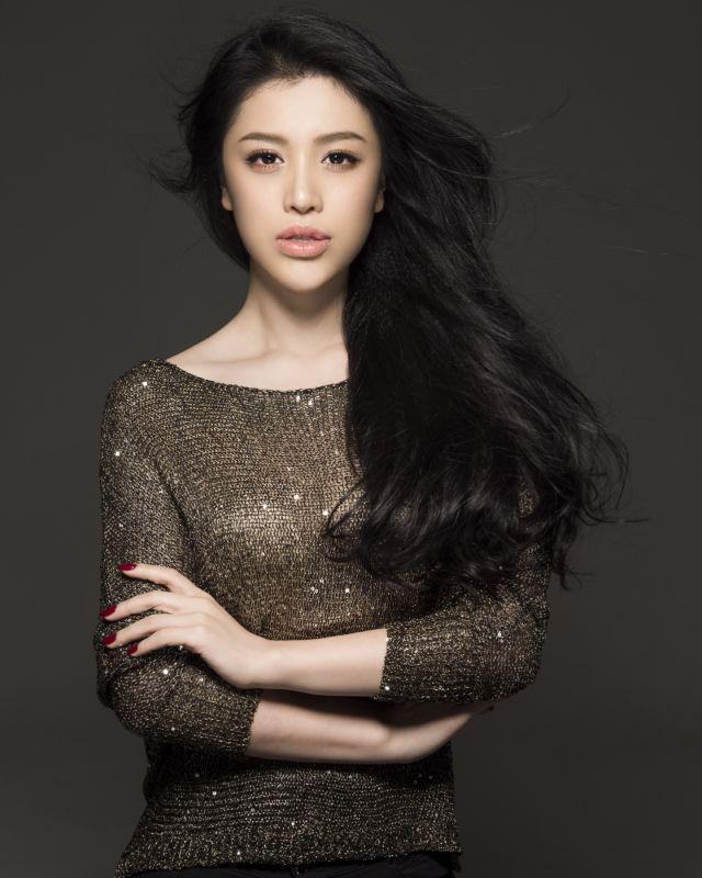 该影片票房一路走俏,有望引领惊悚恐怖片的票房新高,葛天凭借个人的不