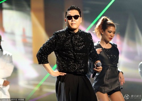 40届全美音乐奖落下帷幕 比伯获三奖成最大赢家