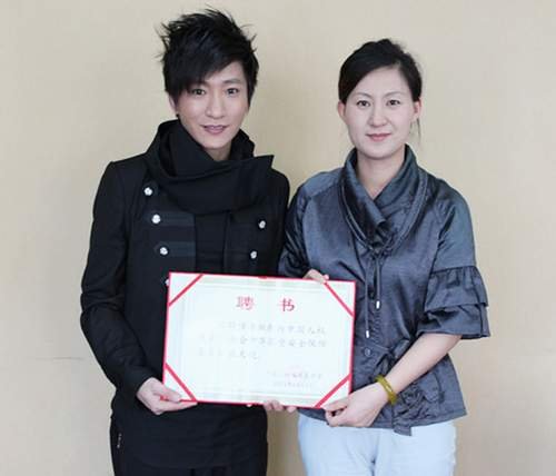 李炳辰获封“公益大使” 号召关爱呵护祖国未来