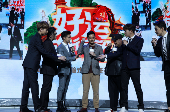 王蓉红发亮相再出神曲 携手方文山当网红评委