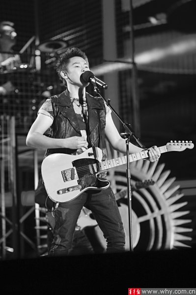 梁博“好声音”众望所归夺冠 吴莫愁亚军引争议