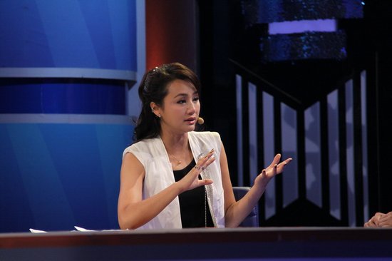 《甲方乙方》首播引热议 曹颖感性风格获好评